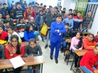 Physics by IITian Santosh Kunal in Kankarbagh, Patna